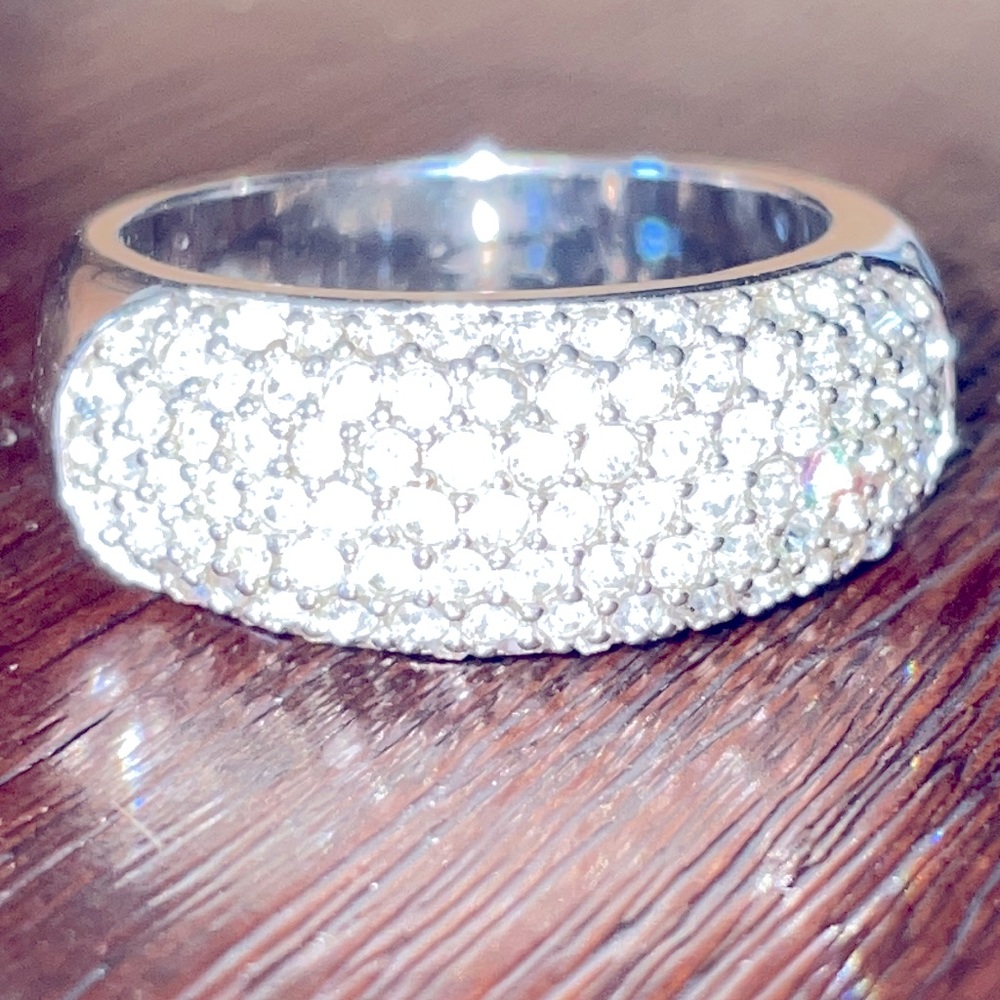 🎄SALE 3/$9🎄 FASHION Silver Bling Ring!